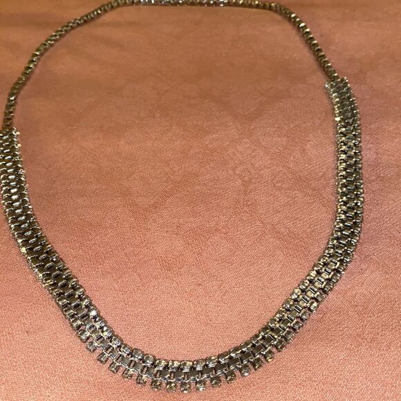 Ann Taylor Chain Link Necklace with Crystals! - Picture 8 of 13